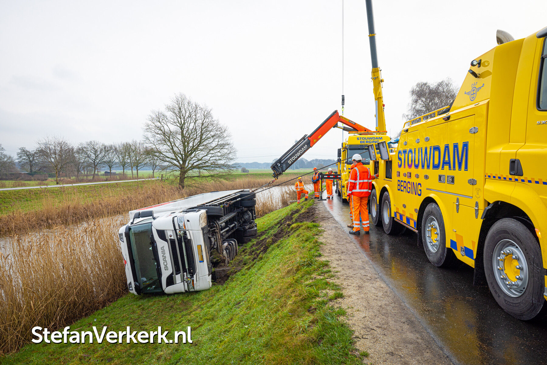 Vrachtwagen+met+gestolen+auto%E2%80%99s+op+weg+naar+Rotterdam+op+Duitse+A3+aangehouden+%28%2Bfoto%29